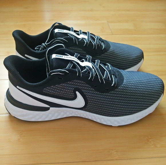 -NEW- Men's Nike Revolution 5 EXT Sneakers 10 - Picture 2 of 16